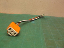 Holley Retrobright H820 Adapter For H4 Non-Standard Plug