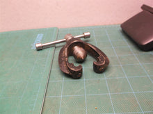 Small fixed jaw puller