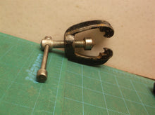 Small fixed jaw puller