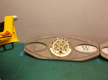 2 fl citrus bowl cast hanging signs
