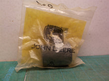 JOHN DEERE - HOSE, HYD. PUMP SUCTION - R139009