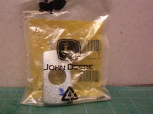 John Deere R241296: Retainer