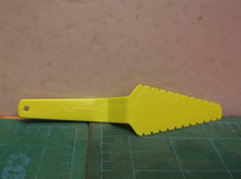 Tupperware toys cake server green
