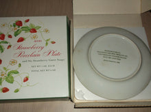 Avon 1978 Strawberry Porcelain Plate & (6) Guest Soaps 22K Gold Trim W/Flake