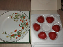 Avon 1978 Strawberry Porcelain Plate & (6) Guest Soaps 22K Gold Trim W/Flake