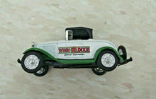 2000G Winn Dixie ERTL Co. Limited Edition 1932 Ford Roadster Deluxe Toy Car