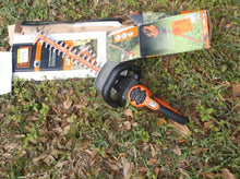 Black & Decker BEHTS300 20" Type 1 120V 3.8A Sawblade Electric Hedge Trimmer