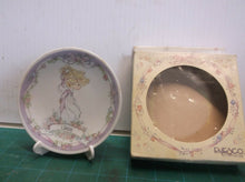 ENESCO 1991 Precious Moments Personalized Plate With Name & Stand (Lynn)