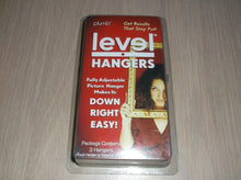 616913796307 Plumb2 Level Hangers Picture Hanger