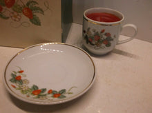 Avon 1978 Porcelain Strawberry Demi Fragrance Candlette 22K Gold Trim W/Flake