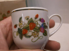 Avon 1978 Porcelain Strawberry Demi Fragrance Candlette 22K Gold Trim W/Flake