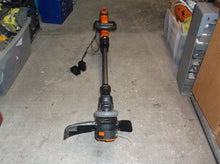 Black & Decker LST522 20V Cordless 12" Speed String Trimmer W/Charger & Battery