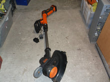 Black & Decker LST522 20V Cordless 12" Speed String Trimmer W/Charger & Battery
