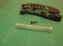 DYSON DC40 - Dyson Lock, Handle Release DC40 #DY-922567-01