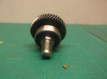 658145-00 Spindle & N437049 Gear & bearings from a DeWALT DWD110 eletric Drill