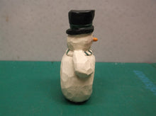 Eddie Walker Figurines Snowman O w Hat Scarf ds1