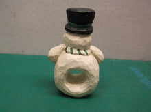 Eddie Walker Figurines Snowman O w Hat Scarf ds1