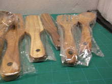 WOODEN KITCHEN UTENSILS SET WITH HOLDER NAYAHOSE 11 PC TEAK WOODEN SPOON SPATULA