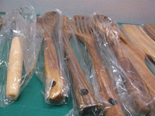 WOODEN KITCHEN UTENSILS SET WITH HOLDER NAYAHOSE 11 PC TEAK WOODEN SPOON SPATULA