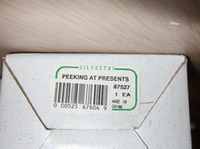 87/527 Charming Tails Figurine "Peeking At Presents"