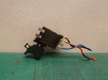 Switch off a Dewalt DCE100 20v Blower