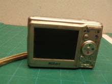 Nikon COOLPIX L11 6.0MP Digital Camera Silver(untested)