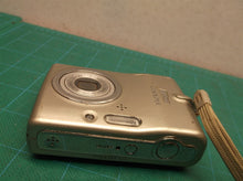 Nikon COOLPIX L11 6.0MP Digital Camera Silver(untested)