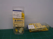 lot of 2 The Hillman Group 9413 Nylon Phillips-Drive Drywall Anchors with Screws