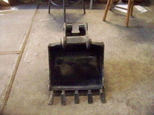 18" Ditch Witch A222 Good Used Bucket Marked 222 05MNS18 Werk Brau